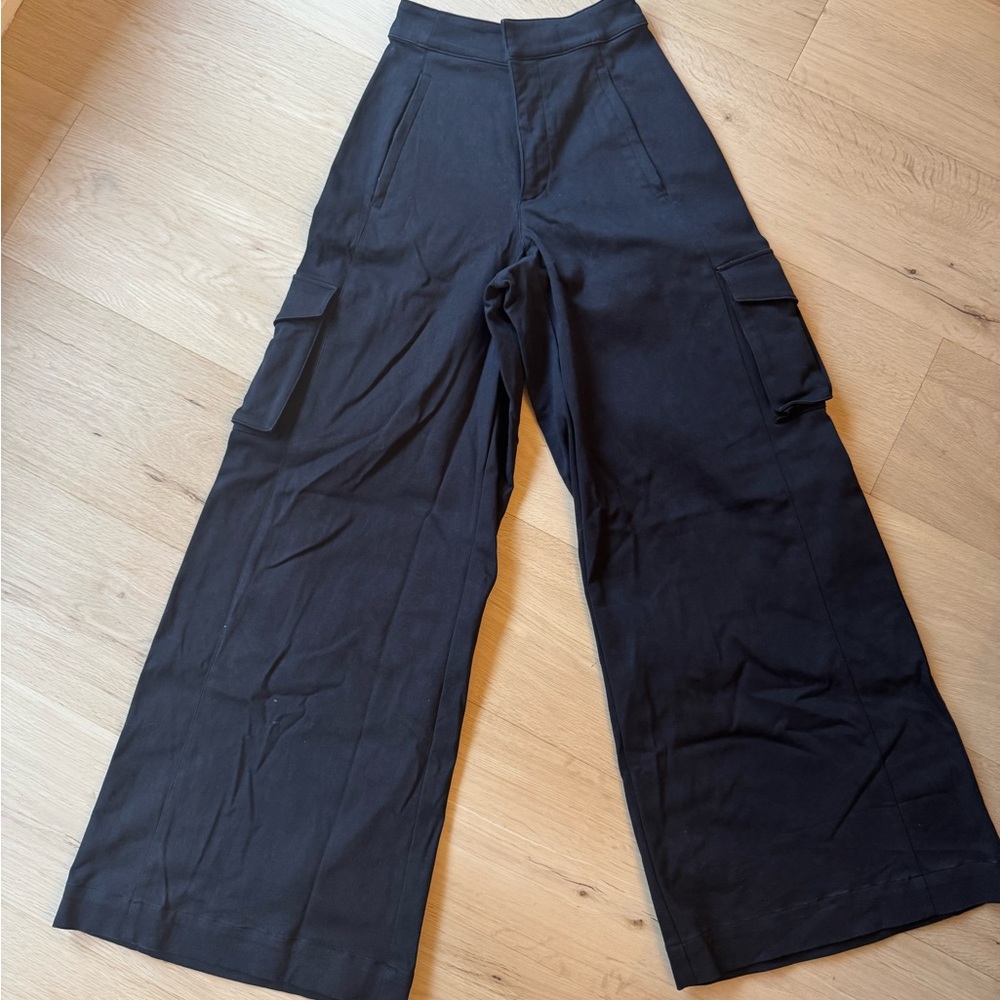 ALO Show Off Cargo Wide-Leg Black Cargo Pants